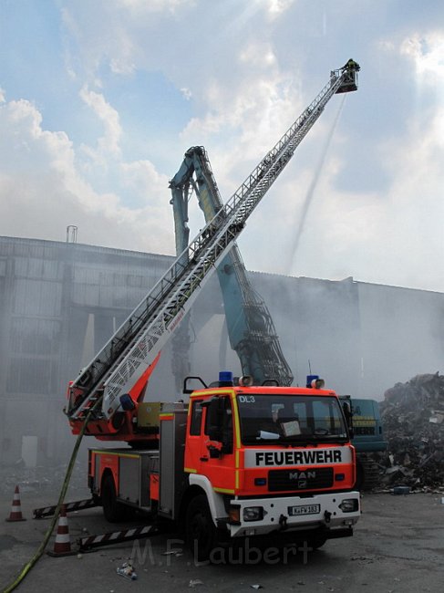 Feuer5 Koeln Niehl GVG Geestemuenderstr P863.jpg